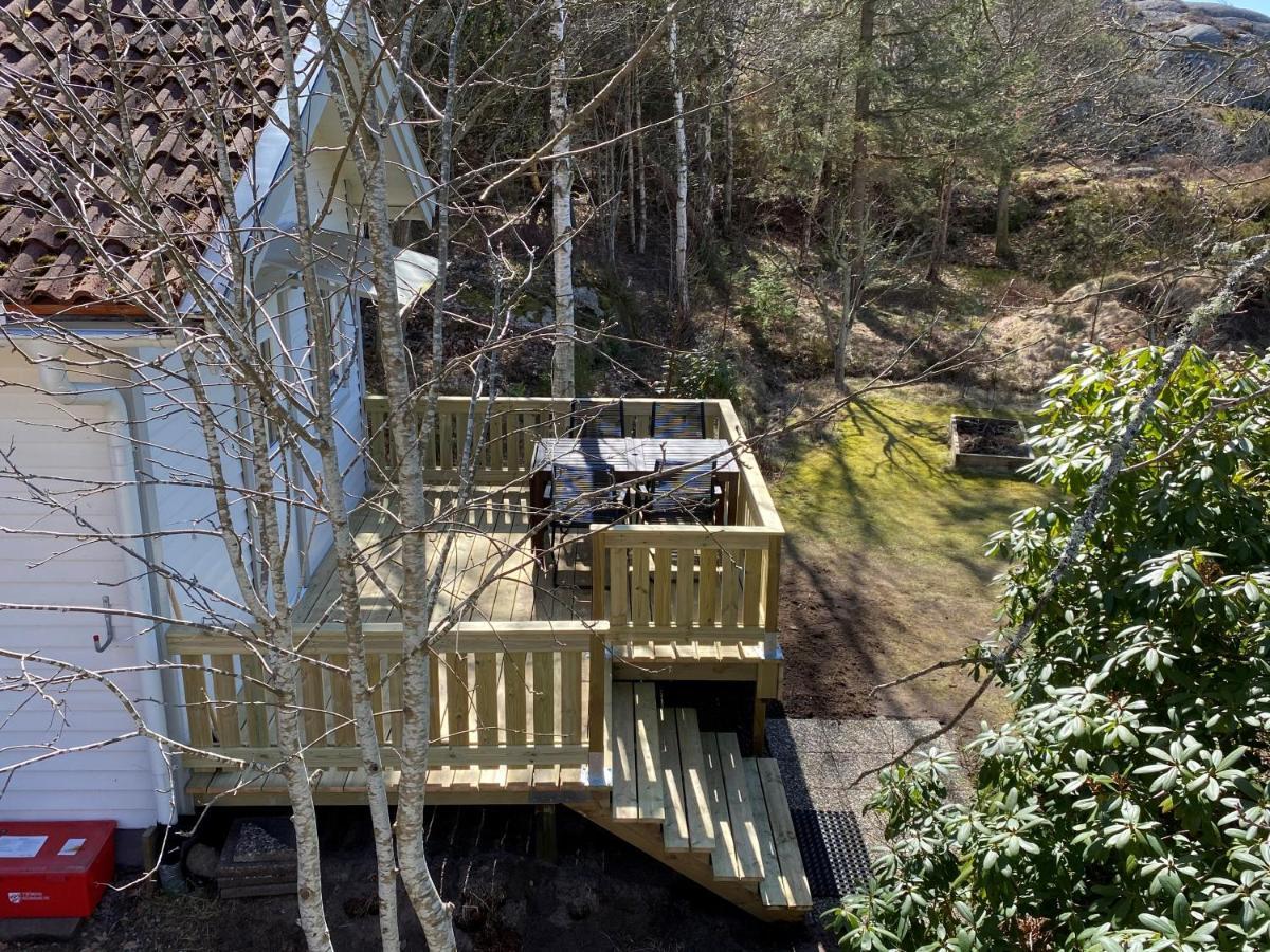 Stuga I Naturskoent Omrade Pa Vaestra Tjoern Saby エクステリア 写真