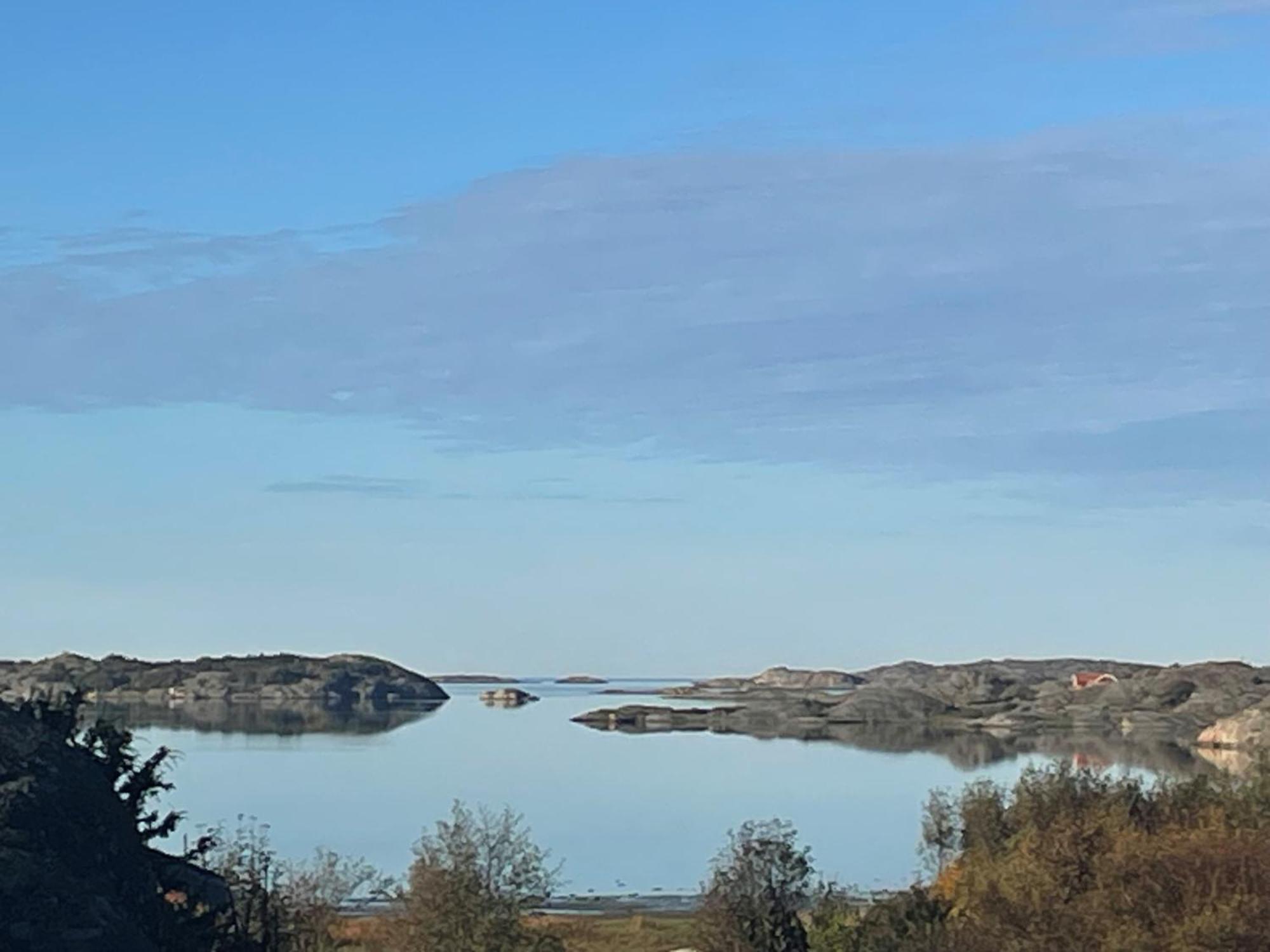Stuga I Naturskoent Omrade Pa Vaestra Tjoern Saby エクステリア 写真
